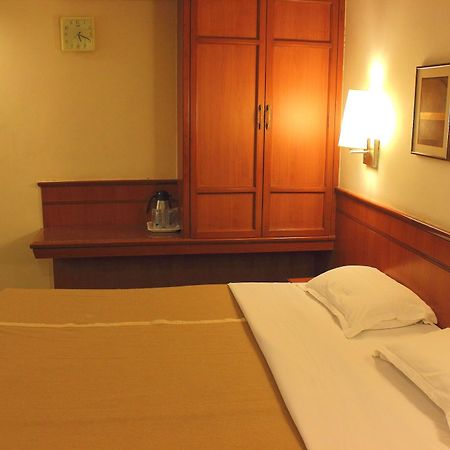 Hotel Skylon Amhedabad Dış mekan fotoğraf