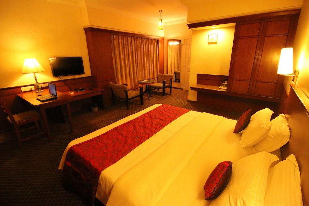 Hotel Skylon Amhedabad Dış mekan fotoğraf