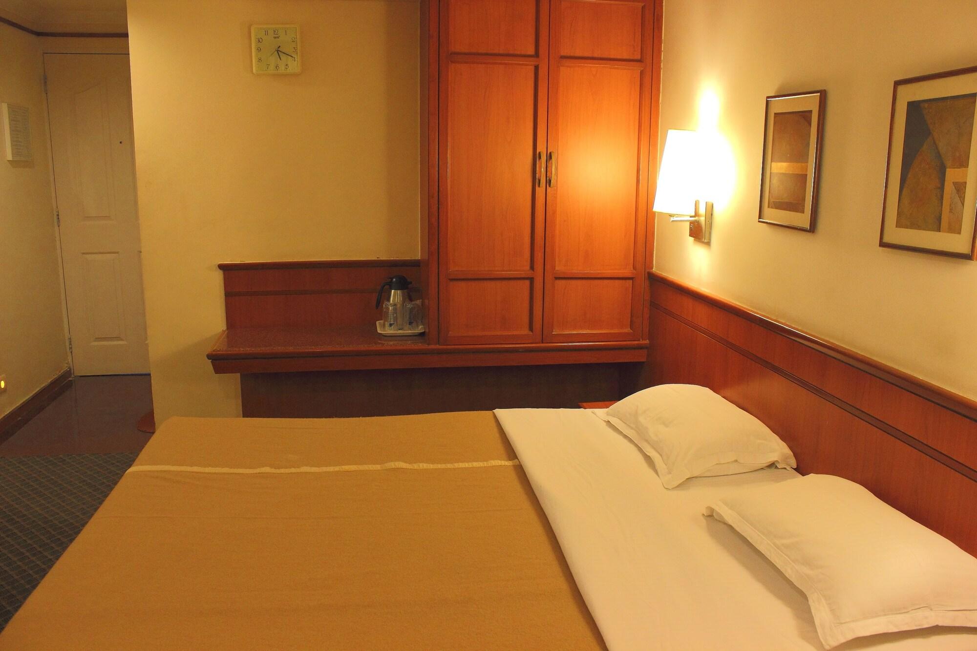 Hotel Skylon Amhedabad Dış mekan fotoğraf
