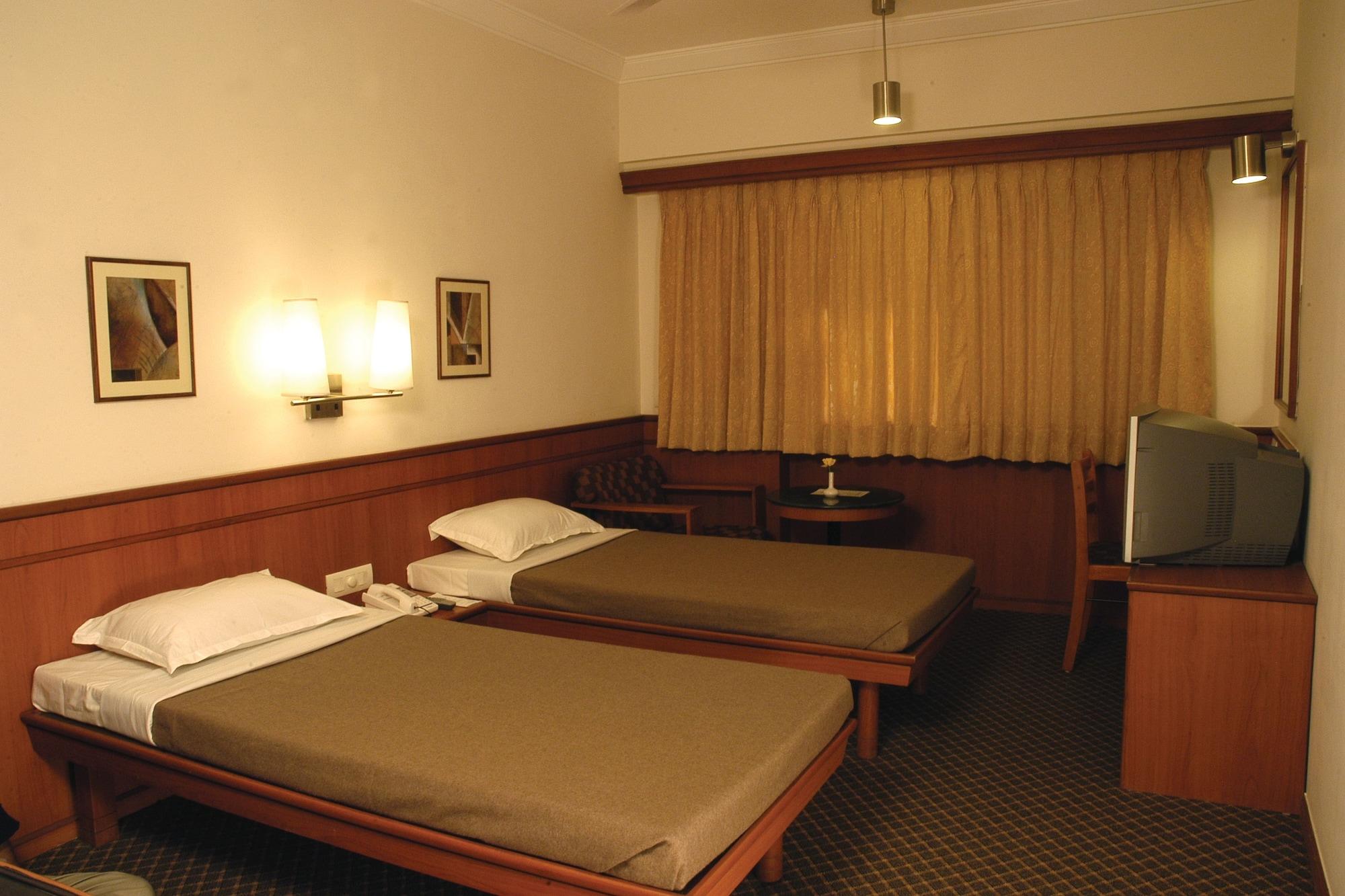 Hotel Skylon Amhedabad Dış mekan fotoğraf