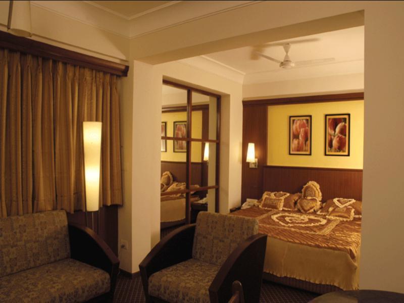 Hotel Skylon Amhedabad Dış mekan fotoğraf