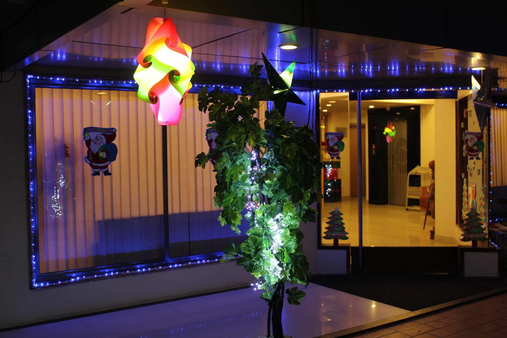 Hotel Skylon Amhedabad Dış mekan fotoğraf