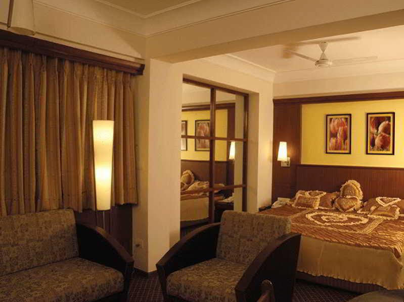 Hotel Skylon Amhedabad Dış mekan fotoğraf