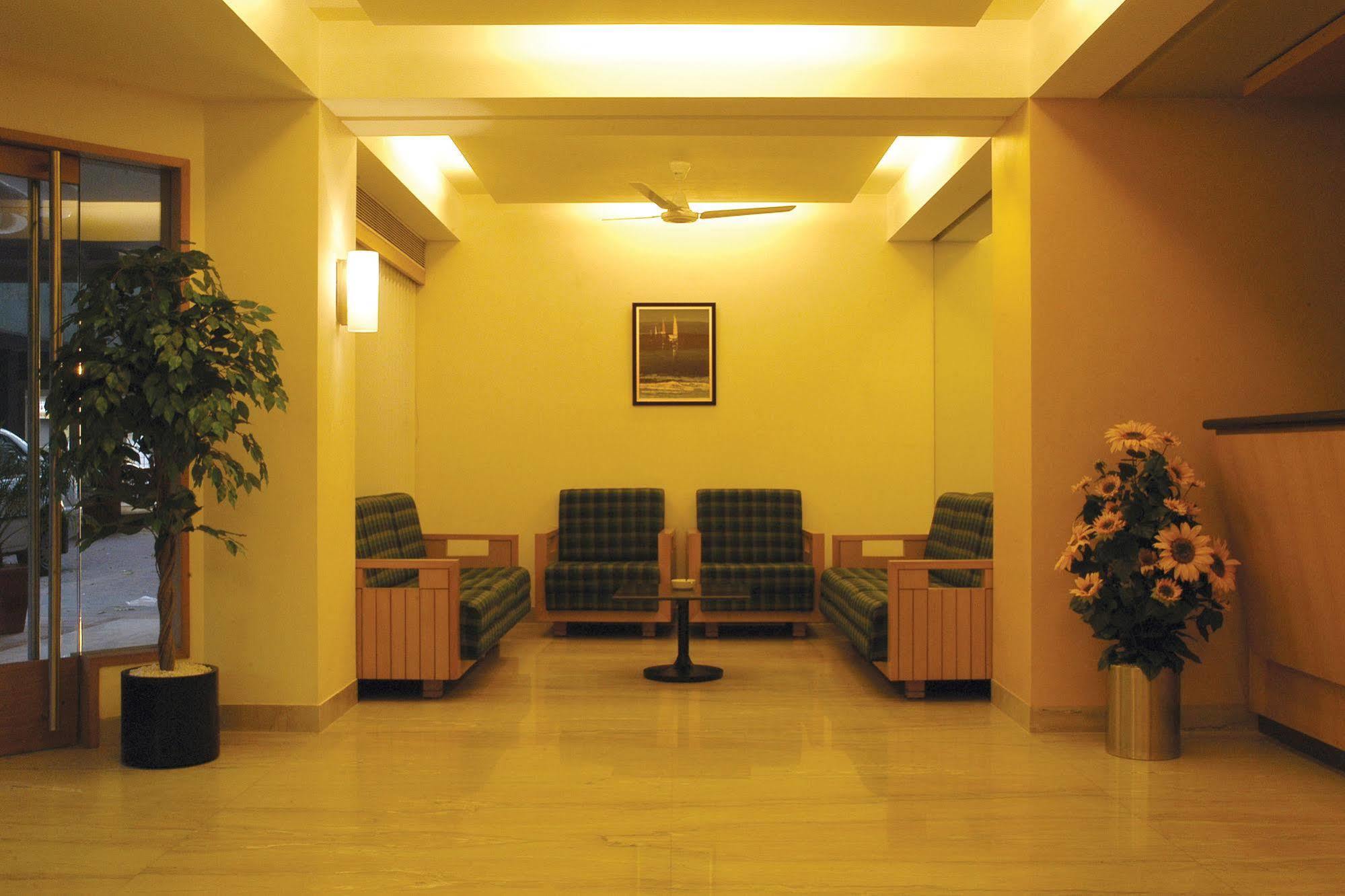 Hotel Skylon Amhedabad Dış mekan fotoğraf