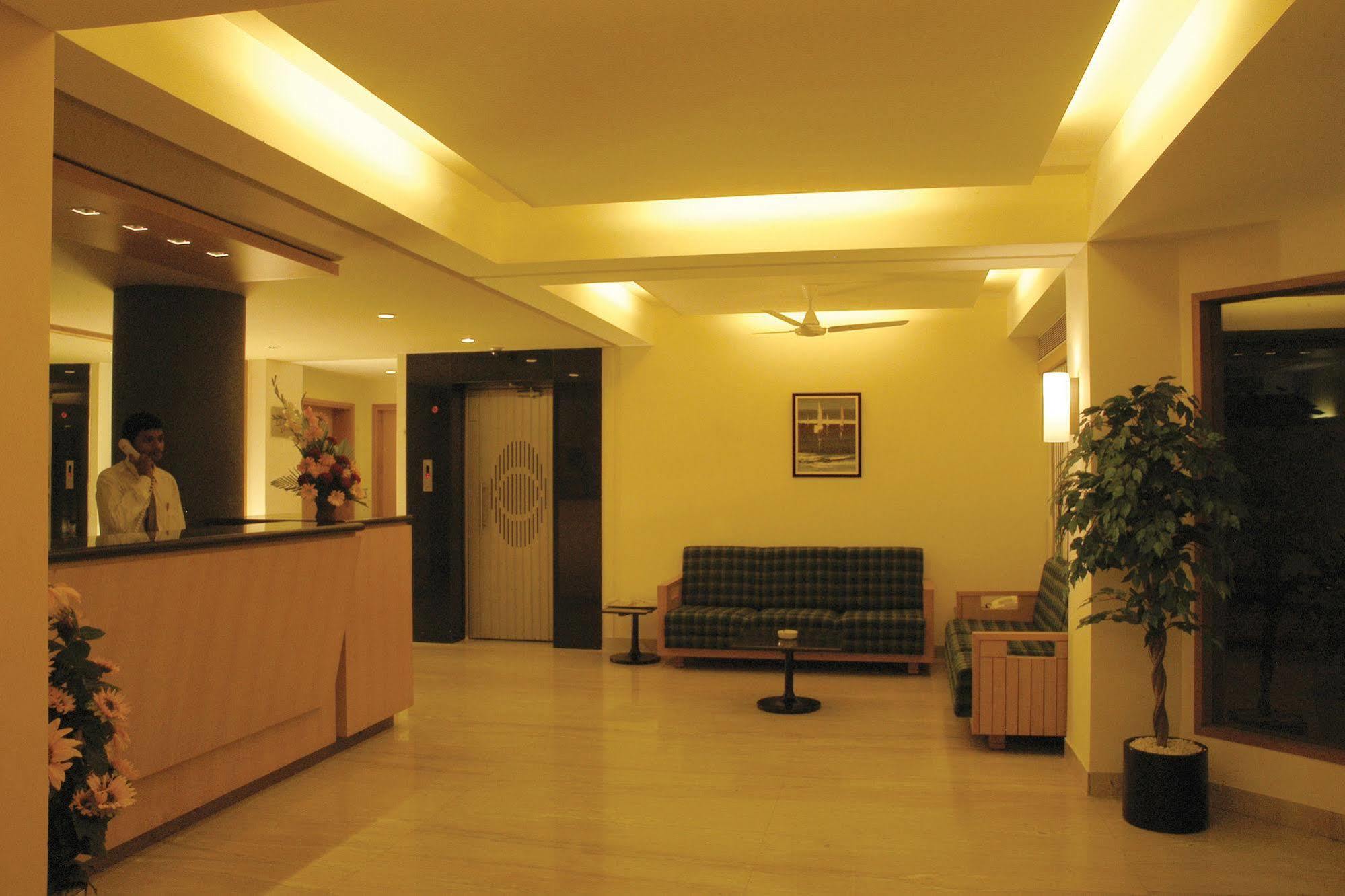 Hotel Skylon Amhedabad Dış mekan fotoğraf