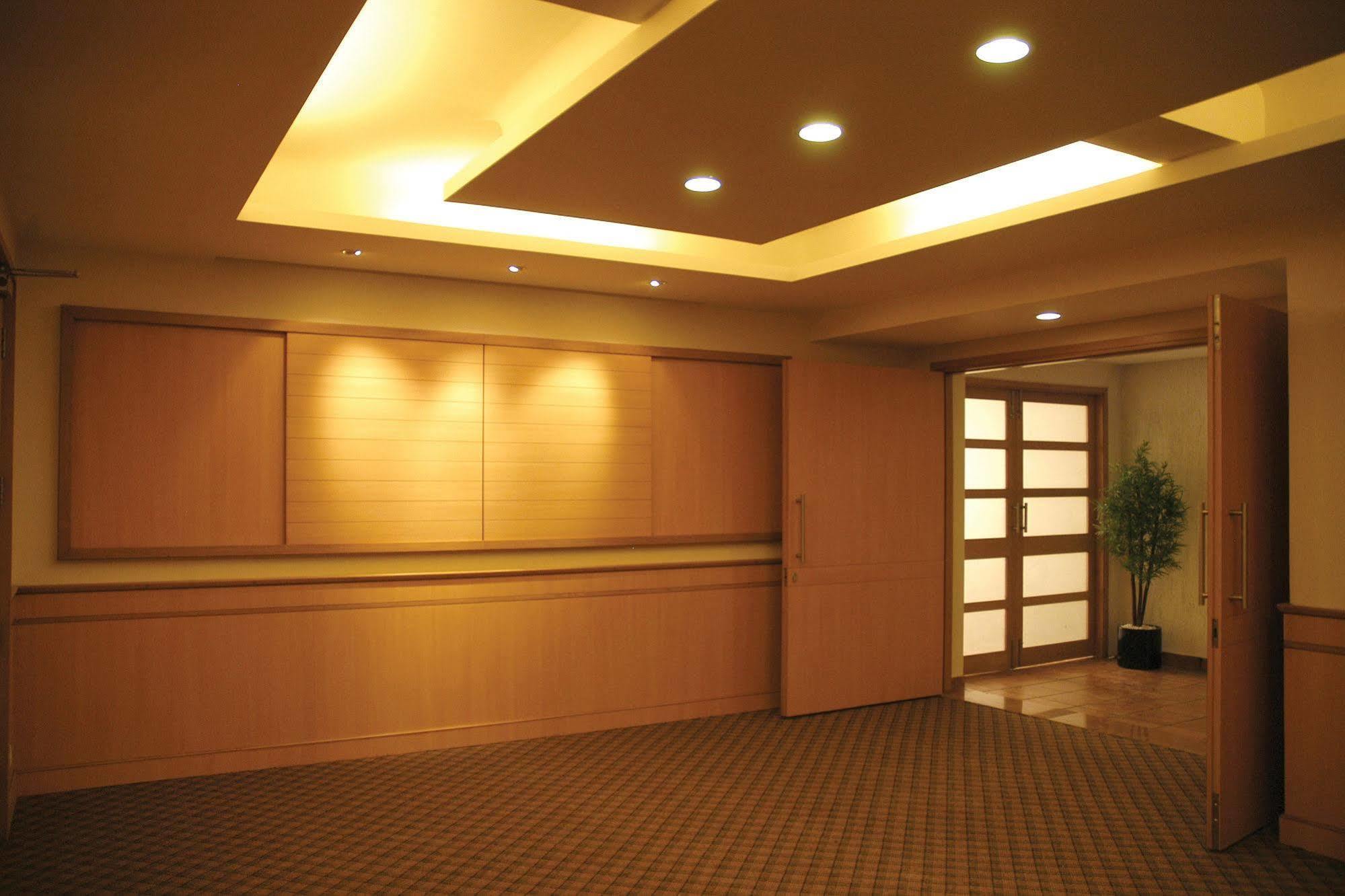 Hotel Skylon Amhedabad Dış mekan fotoğraf