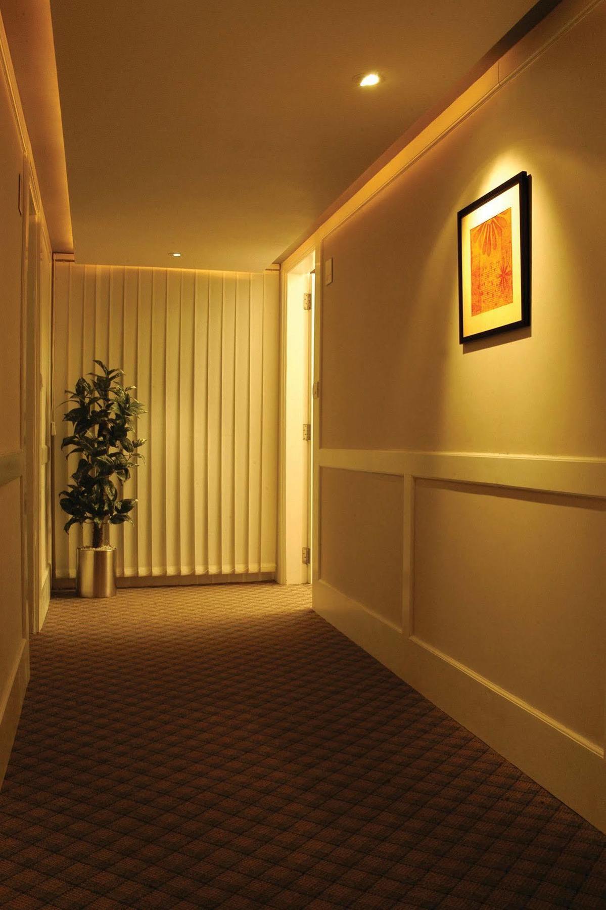 Hotel Skylon Amhedabad Dış mekan fotoğraf